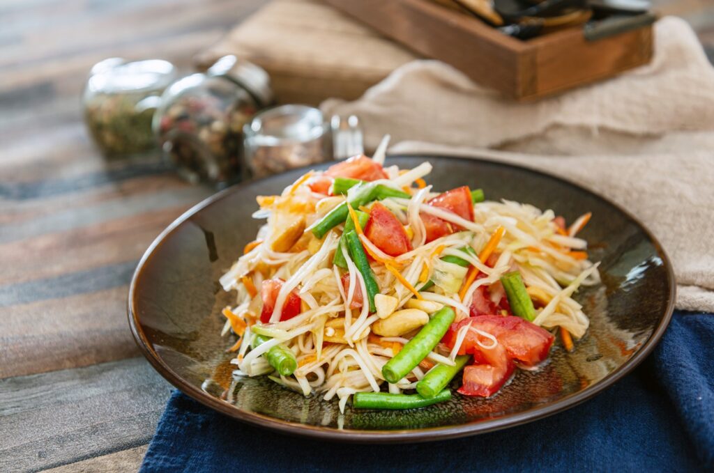 Тайский салат со стручковой фасолью